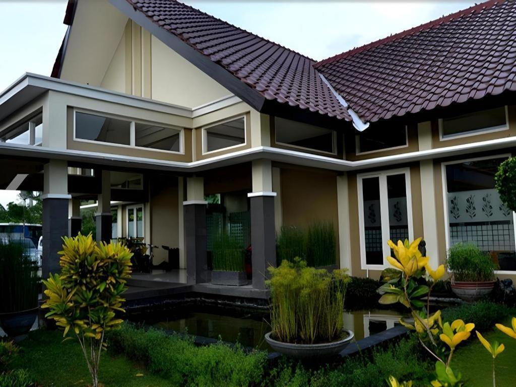 Wonua Monapa Hotel Resort Kendari Exterior foto