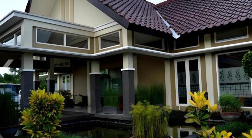 Wonua Monapa Hotel Resort Kendari Exterior foto