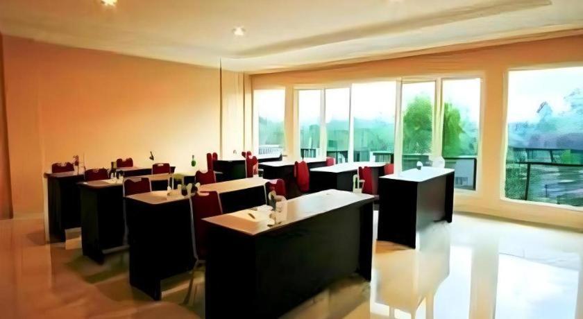 Wonua Monapa Hotel Resort Kendari Exterior foto